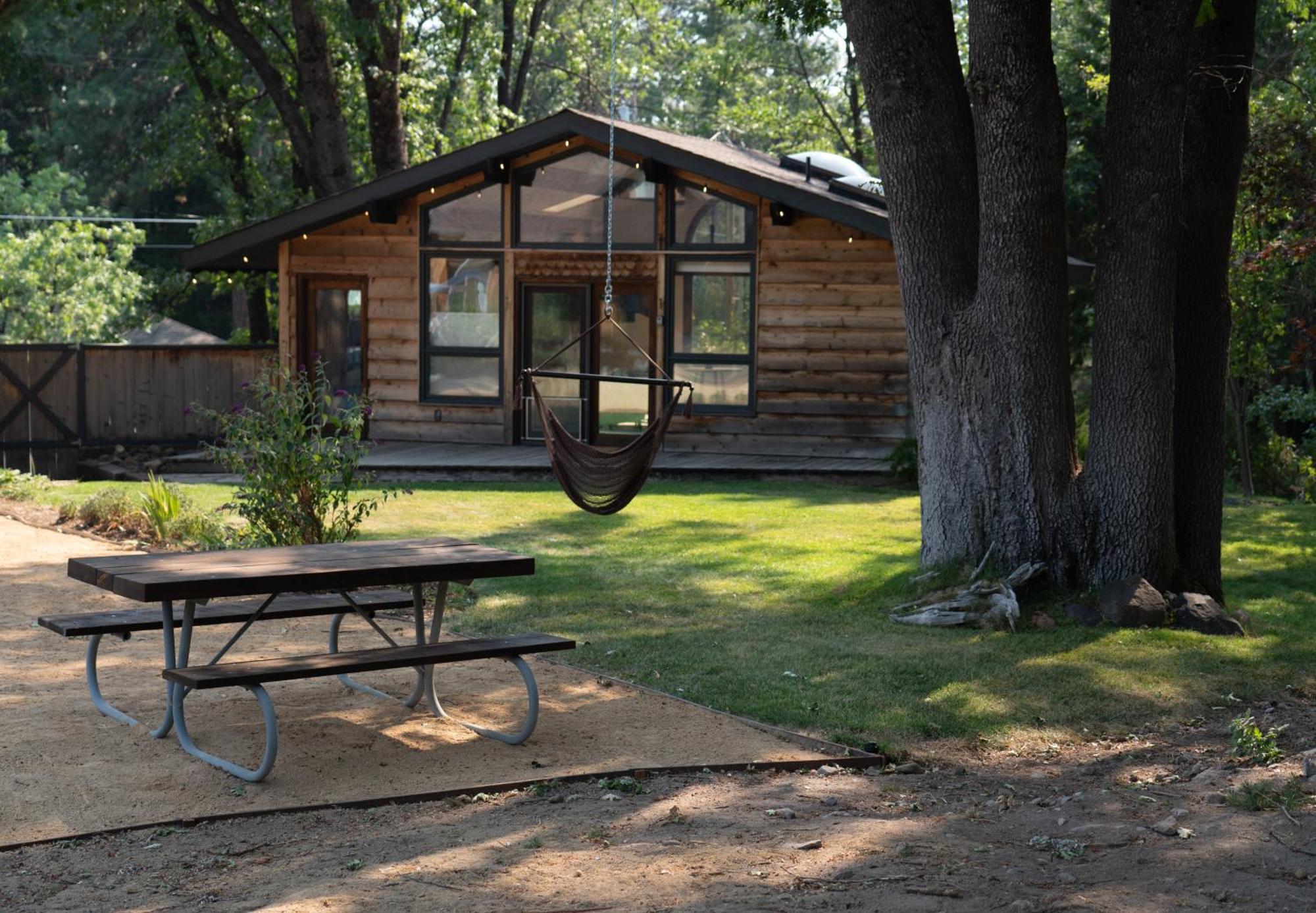 Basecamp Lodge マウント・シャスタ エクステリア 写真