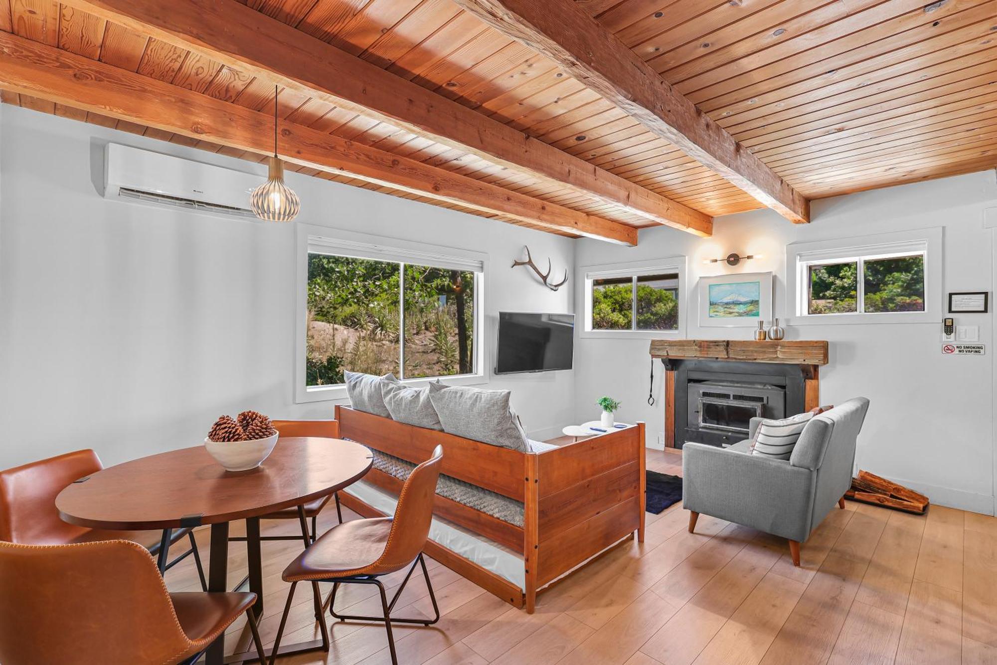 Basecamp Lodge マウント・シャスタ エクステリア 写真