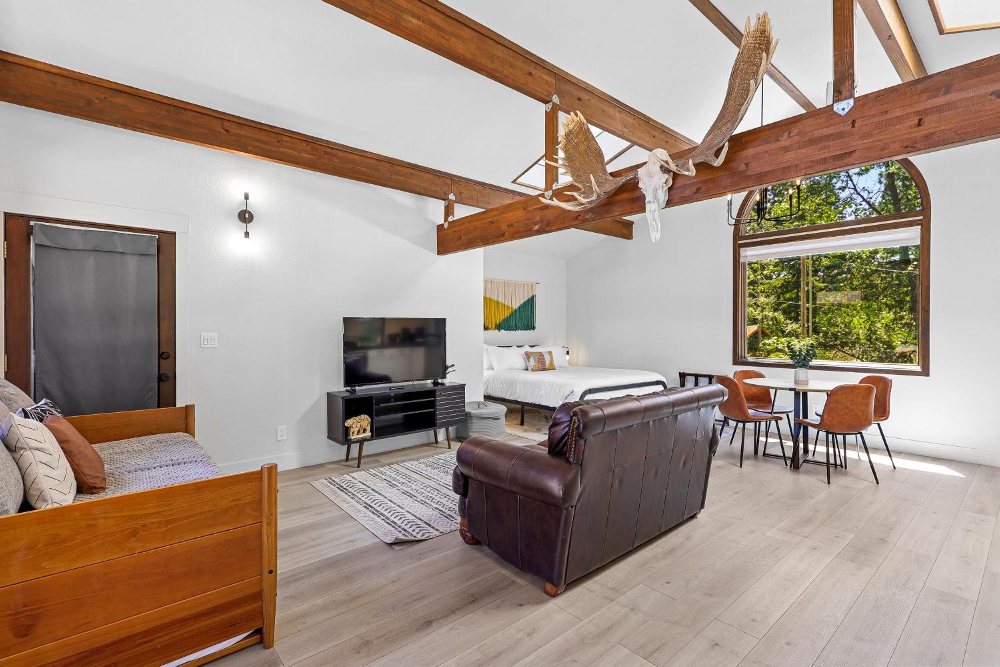 Basecamp Lodge マウント・シャスタ 部屋 写真