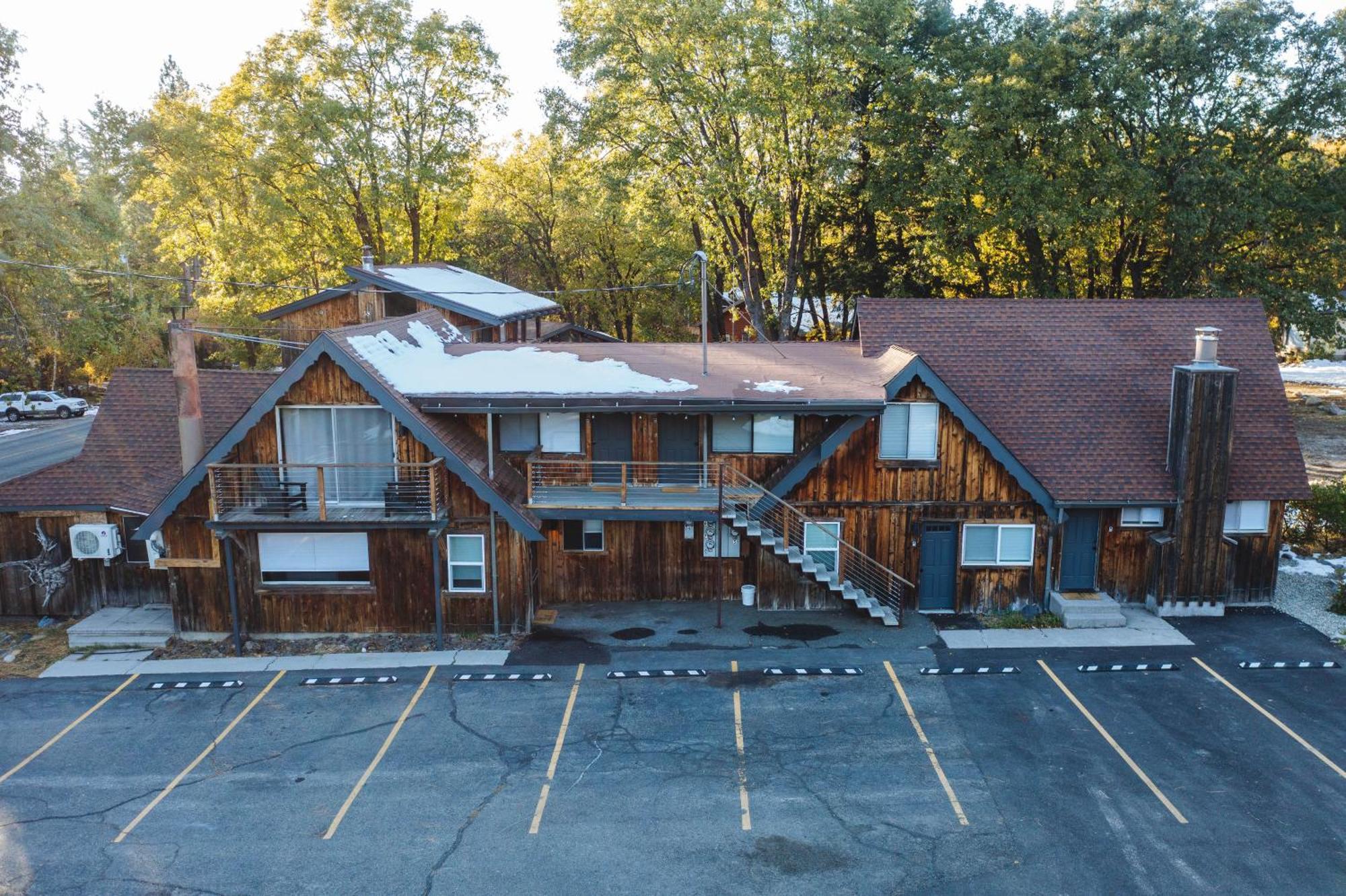 Basecamp Lodge マウント・シャスタ エクステリア 写真