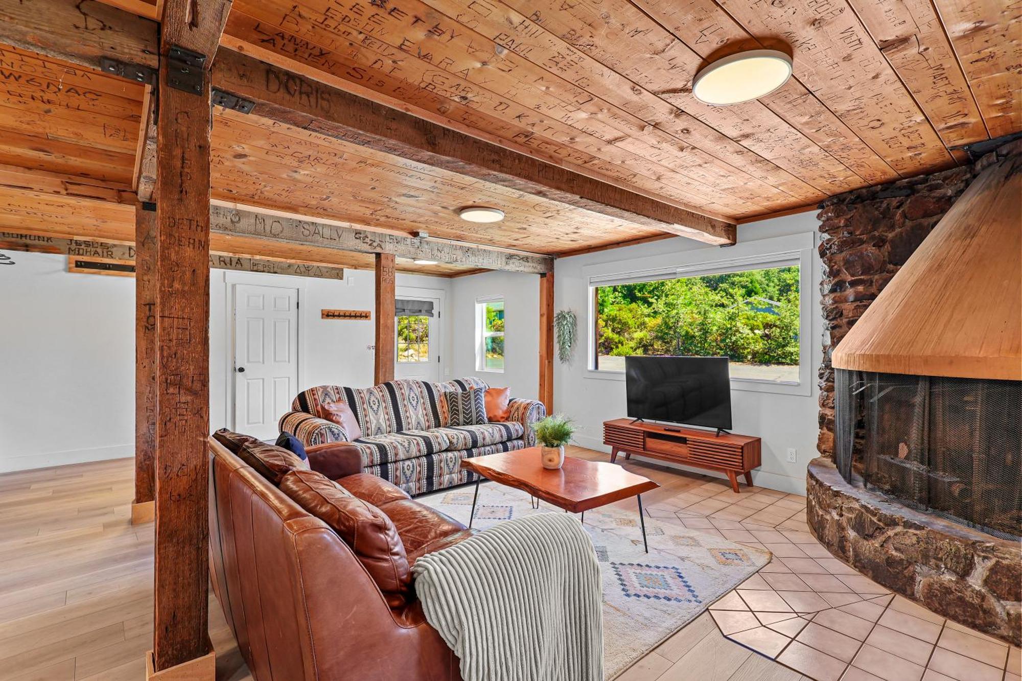 Basecamp Lodge マウント・シャスタ 部屋 写真