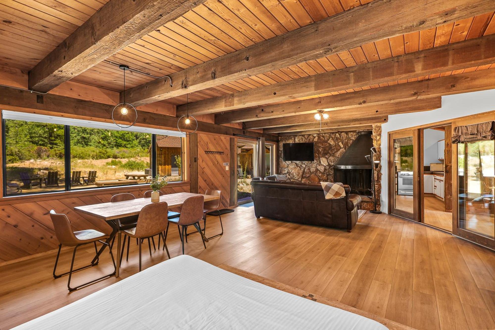 Basecamp Lodge マウント・シャスタ エクステリア 写真