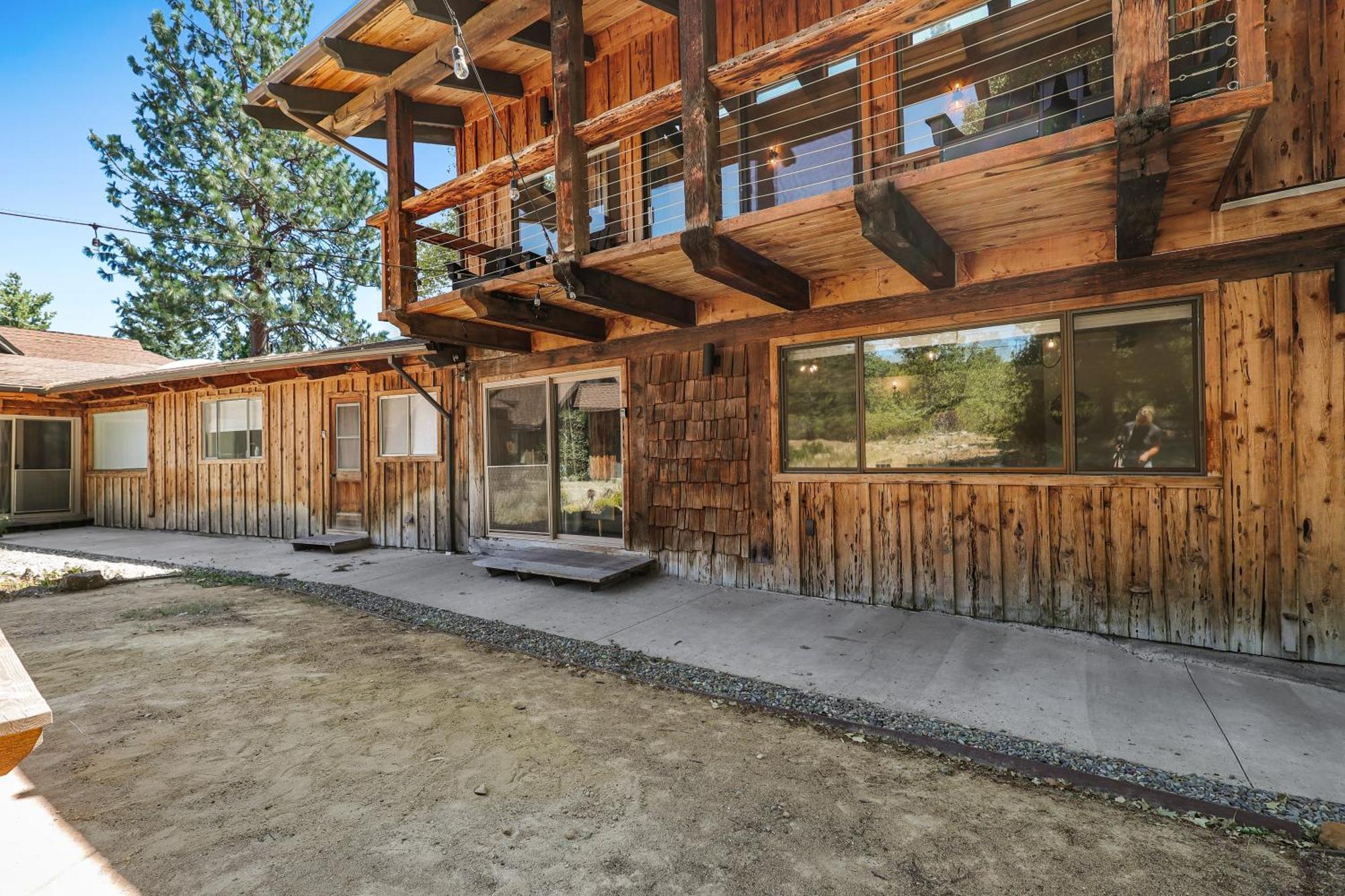 Basecamp Lodge マウント・シャスタ エクステリア 写真